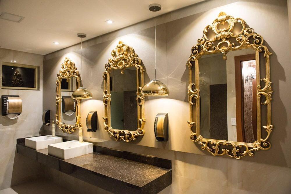 Golden Lis Hotel Boutique Goiânia Extérieur photo The bathroom at the restaurant