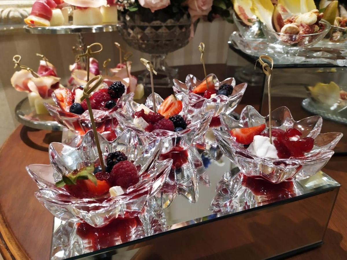 Golden Lis Hotel Boutique Goiânia Extérieur photo Fruit salad
