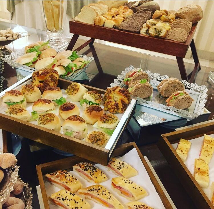 Golden Lis Hotel Boutique Goiânia Extérieur photo A selection of canapés