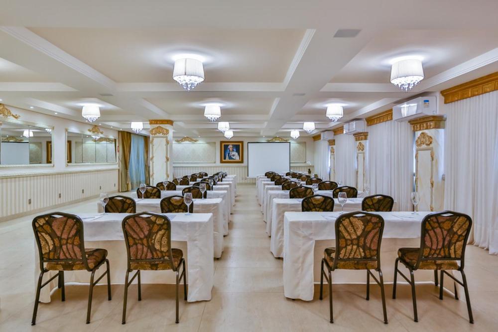 Golden Lis Hotel Boutique Goiânia Extérieur photo The meeting room