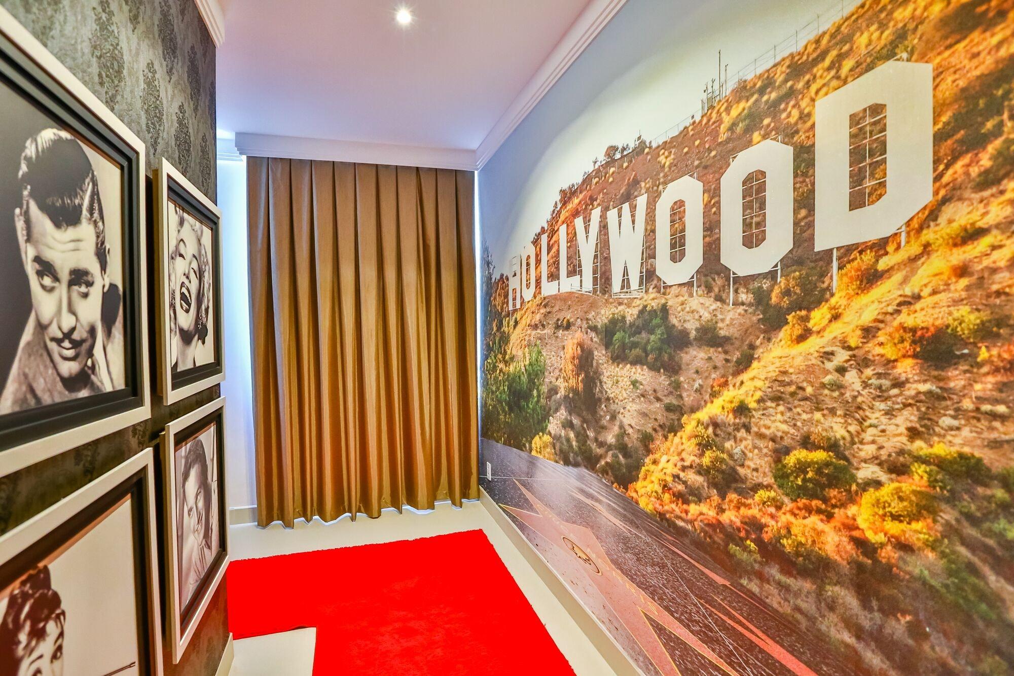 Golden Lis Hotel Boutique Goiânia Extérieur photo The interior of the Hollywood Museum