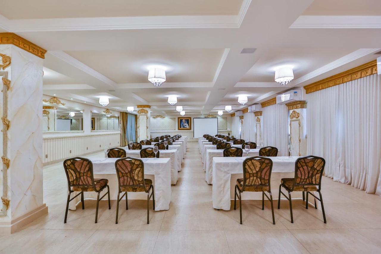 Golden Lis Hotel Boutique Goiânia Extérieur photo The conference room