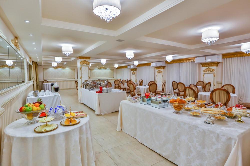 Golden Lis Hotel Boutique Goiânia Extérieur photo A buffet