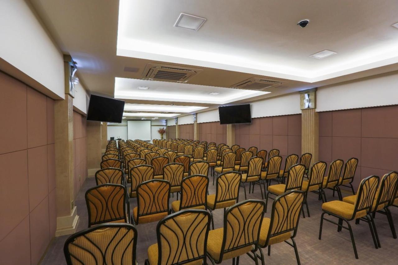 Golden Lis Hotel Boutique Goiânia Extérieur photo A meeting room